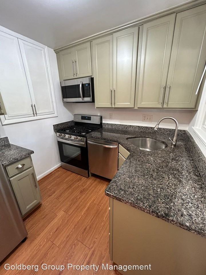 10804 Drumm Ave - Photo 2 of 20