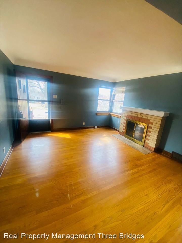 3636 Eminence Blvd - Photo 2 of 11