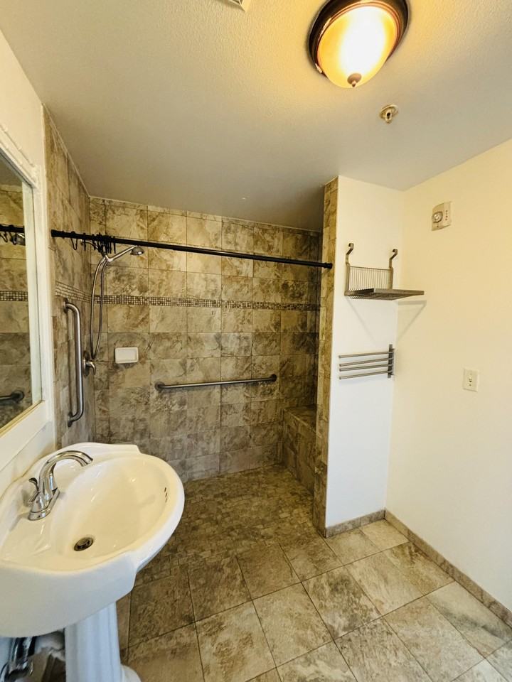 S 3rd St, Las Vegas, NV 89104 Room for 1,067/month Zumper