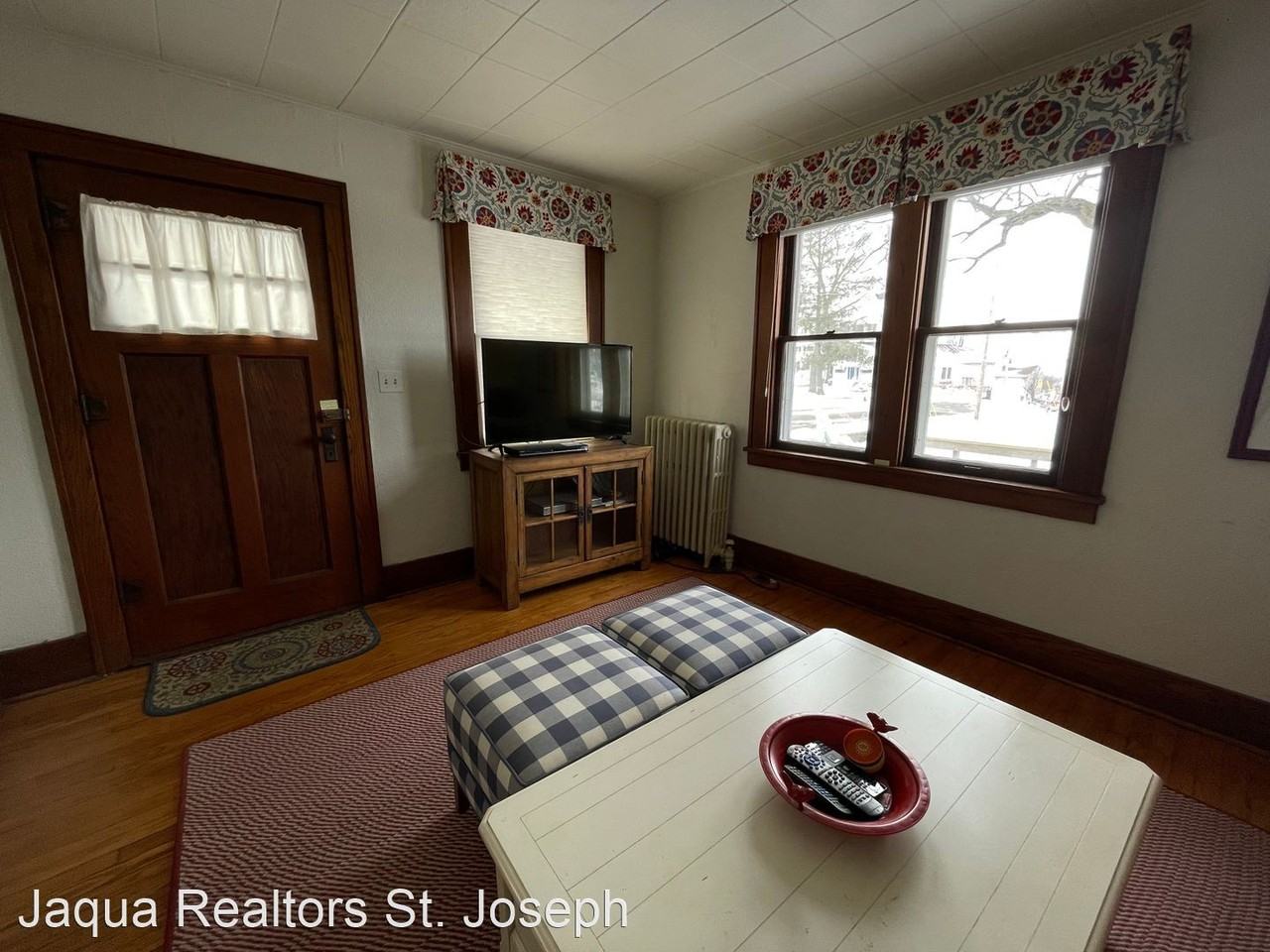 303 Eagle St - Photo 3 of 18