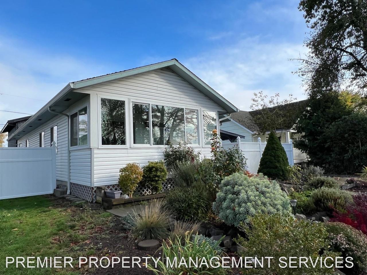 1034 Elm St - Photo 2 of 31