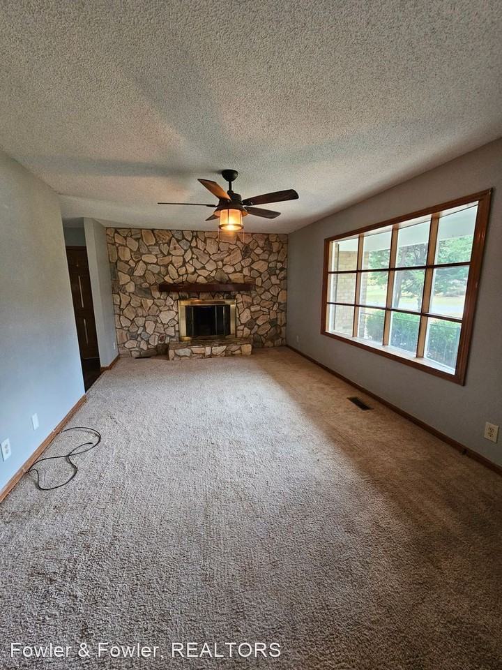 1801 Alderwood Dr - Photo 2 of 17