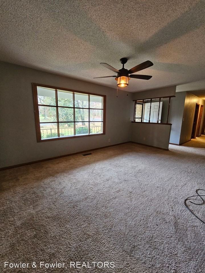 1801 Alderwood Dr - Photo 3 of 17