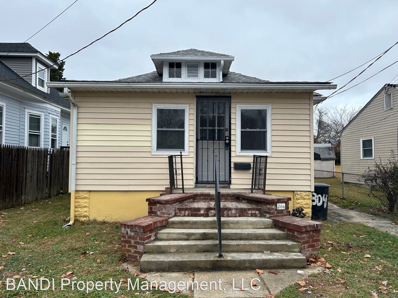 304 W Wright St - Photo 2 of 16