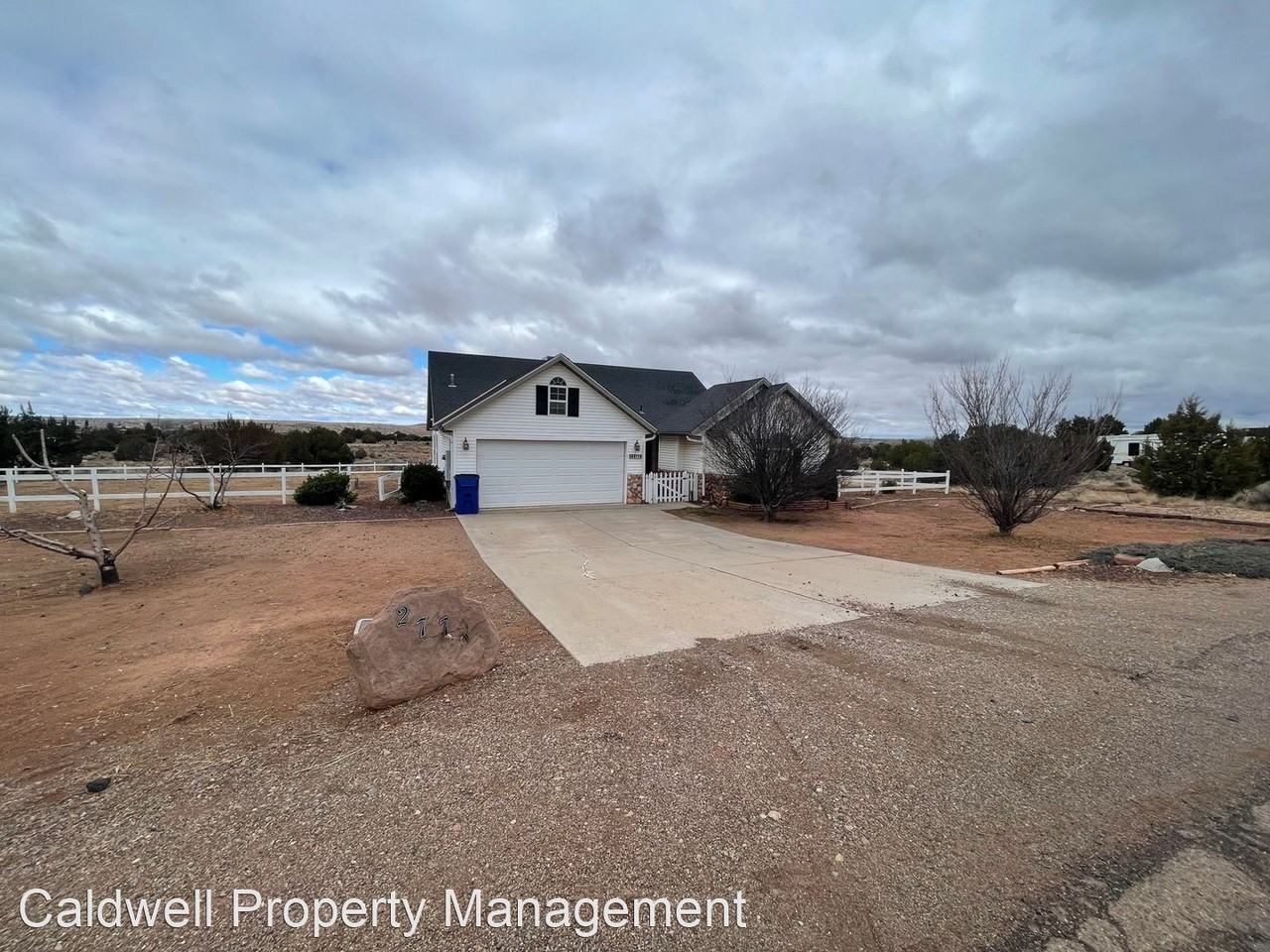 2770 W Country Club Dr - Photo 2 of 36