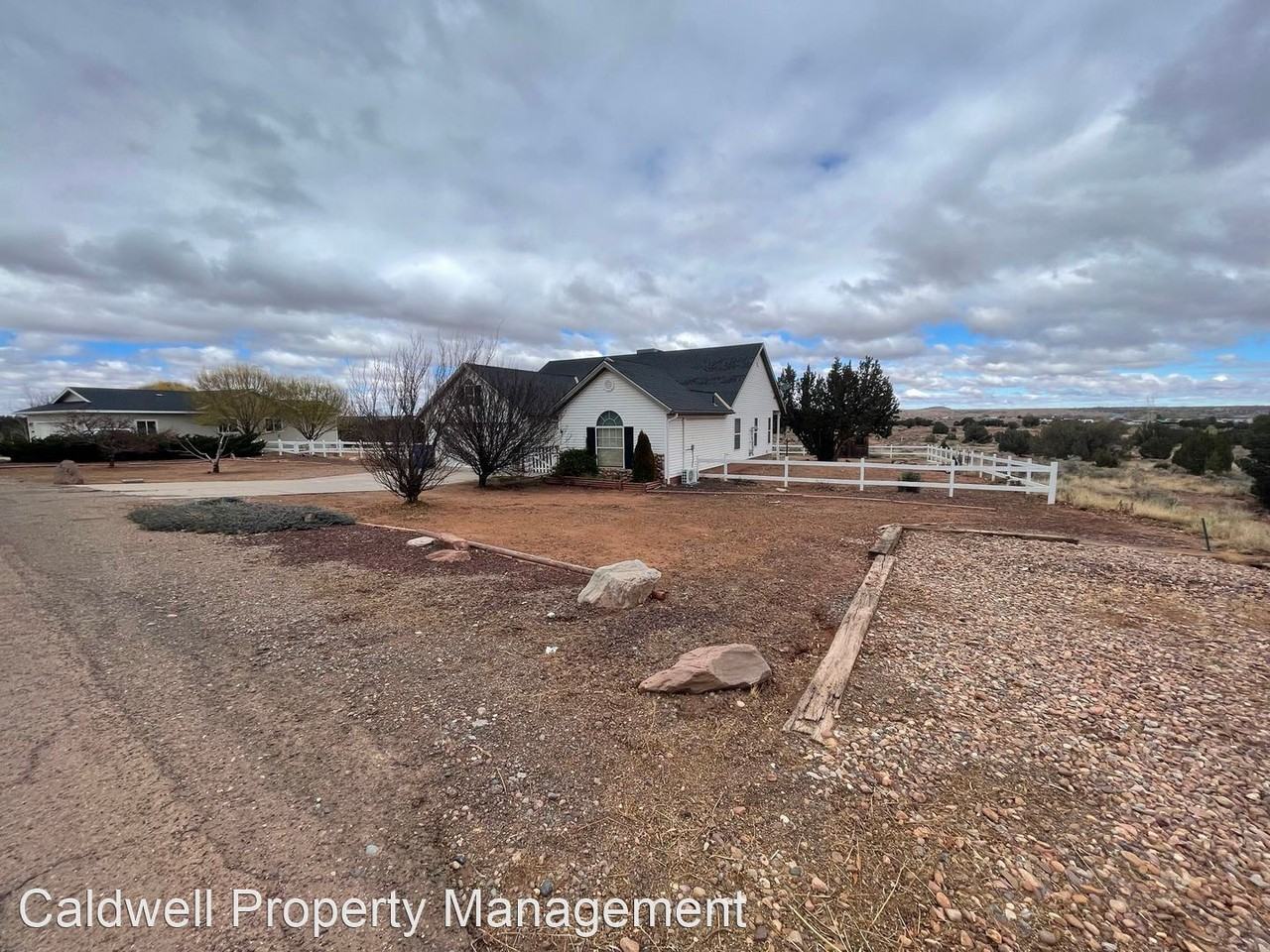 2770 W Country Club Dr - Photo 3 of 36