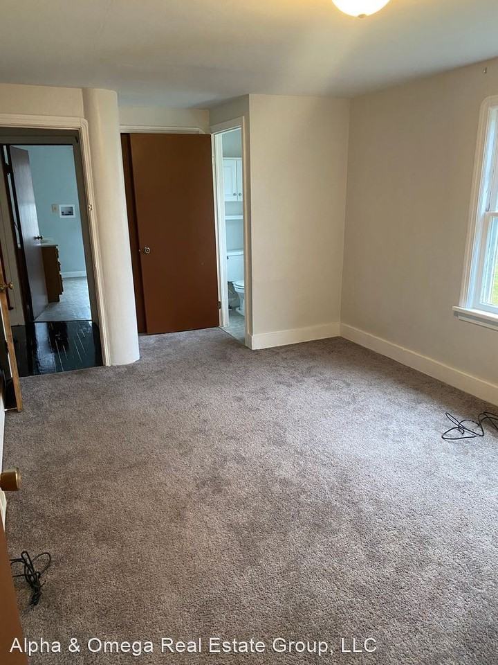 2414 W 4th St - Photo 2 of 13