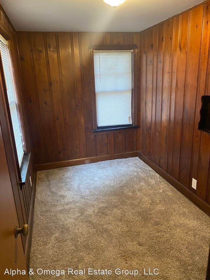 2414 W 4th St - Photo 3 of 13