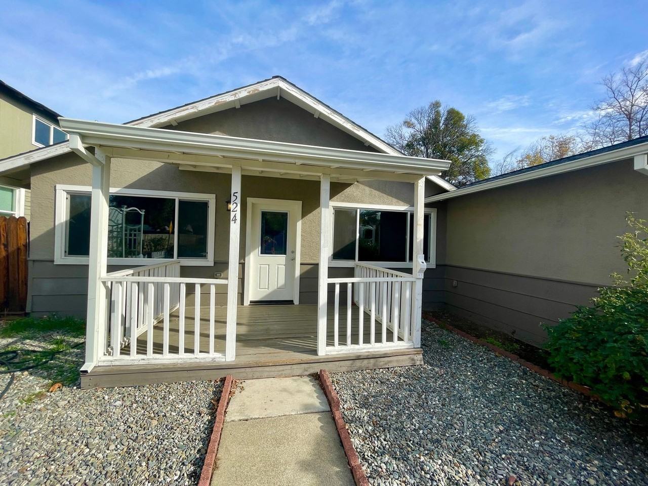 524 Johnson St - Photo 2 of 13