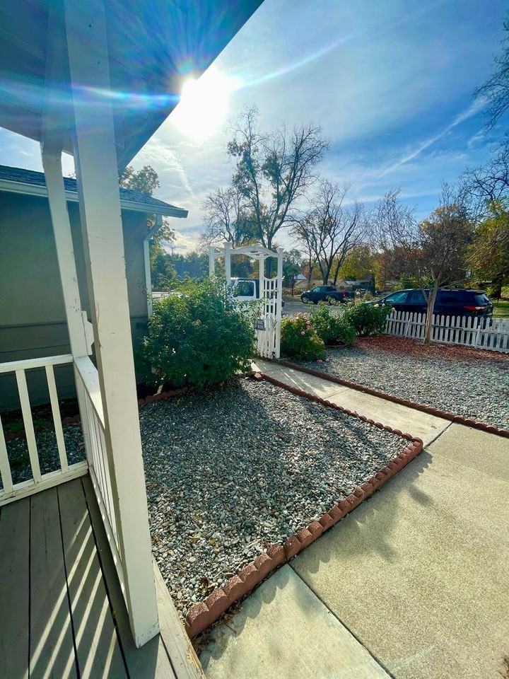 524 Johnson St - Photo 3 of 13