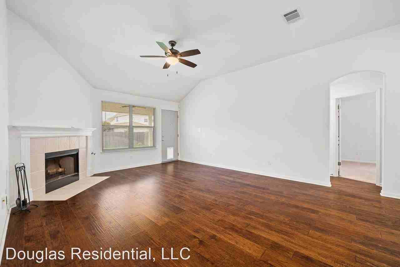 1800 White Indigo Trl - Photo 3 of 25