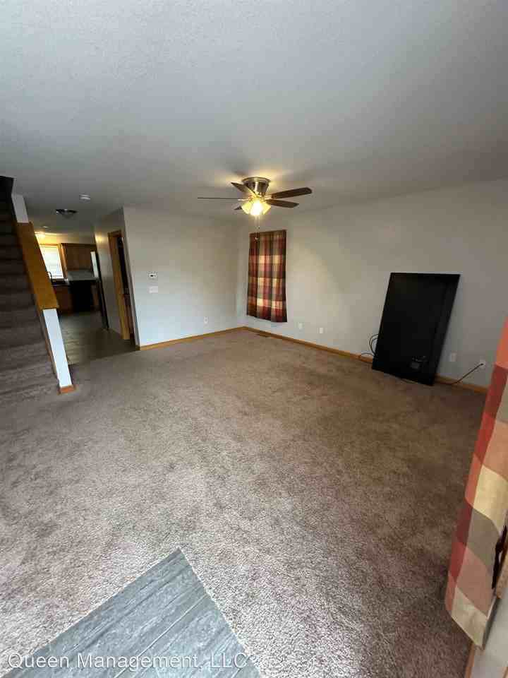 121-123 Laconia Street - Photo 3 of 16