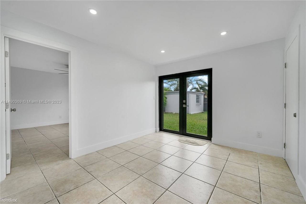 10731 Sw 28th St - Photo 3 of 16