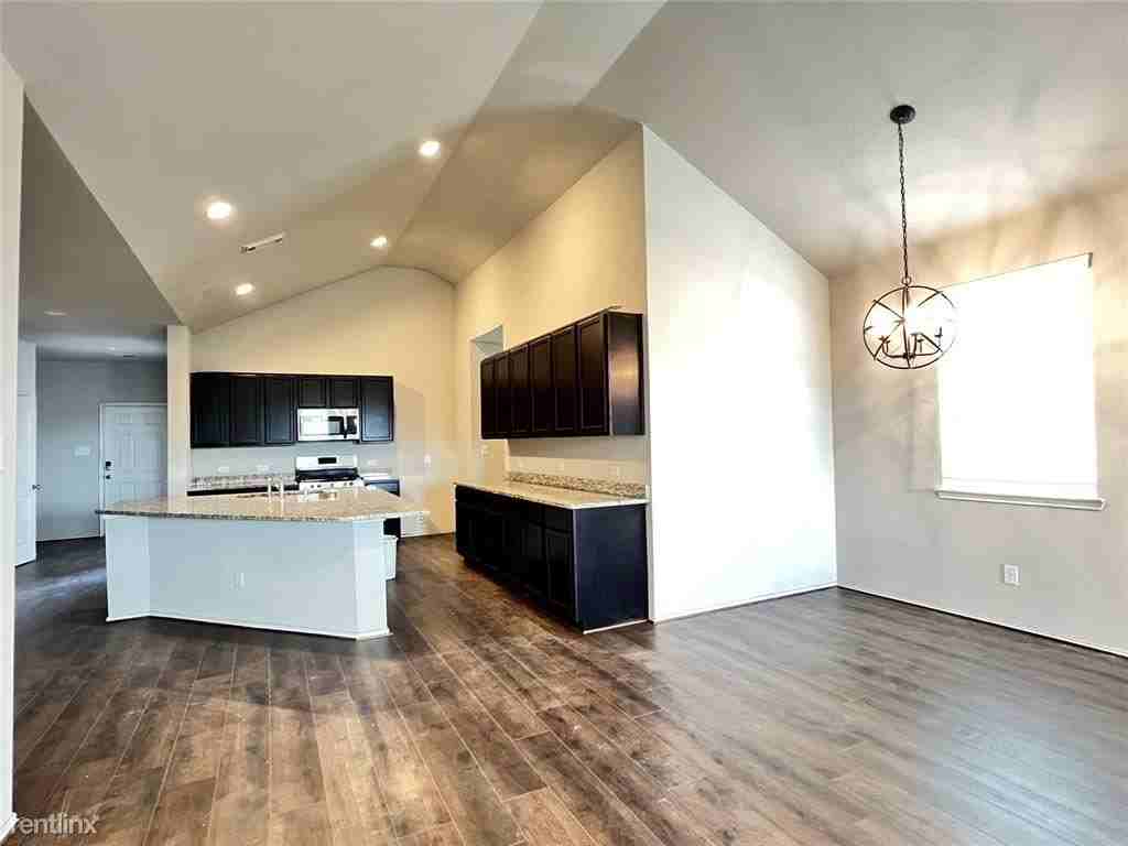 22730 Busalla Trl - Photo 3 of 8