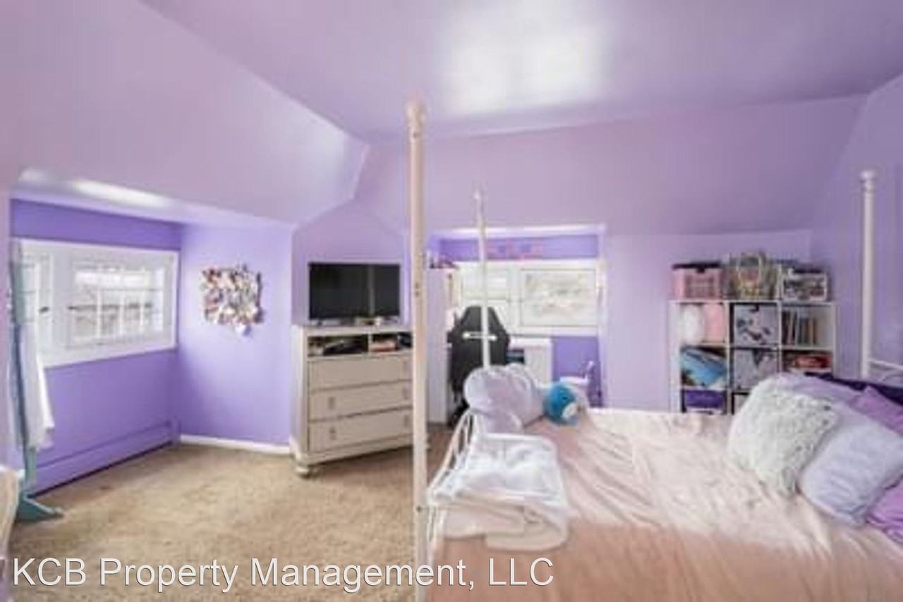 740 West 5th Street - Photo 2 of 7