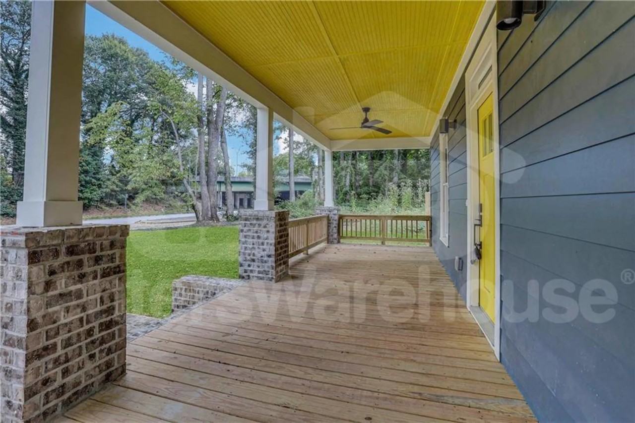 1070 Lucile Ave Sw - Photo 2 of 34