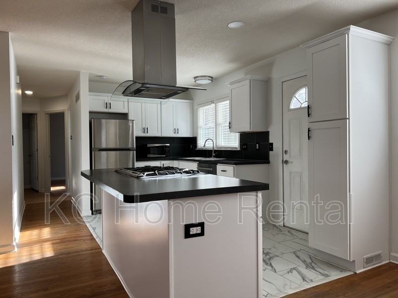4900 Outlook Rd - Photo 2 of 48