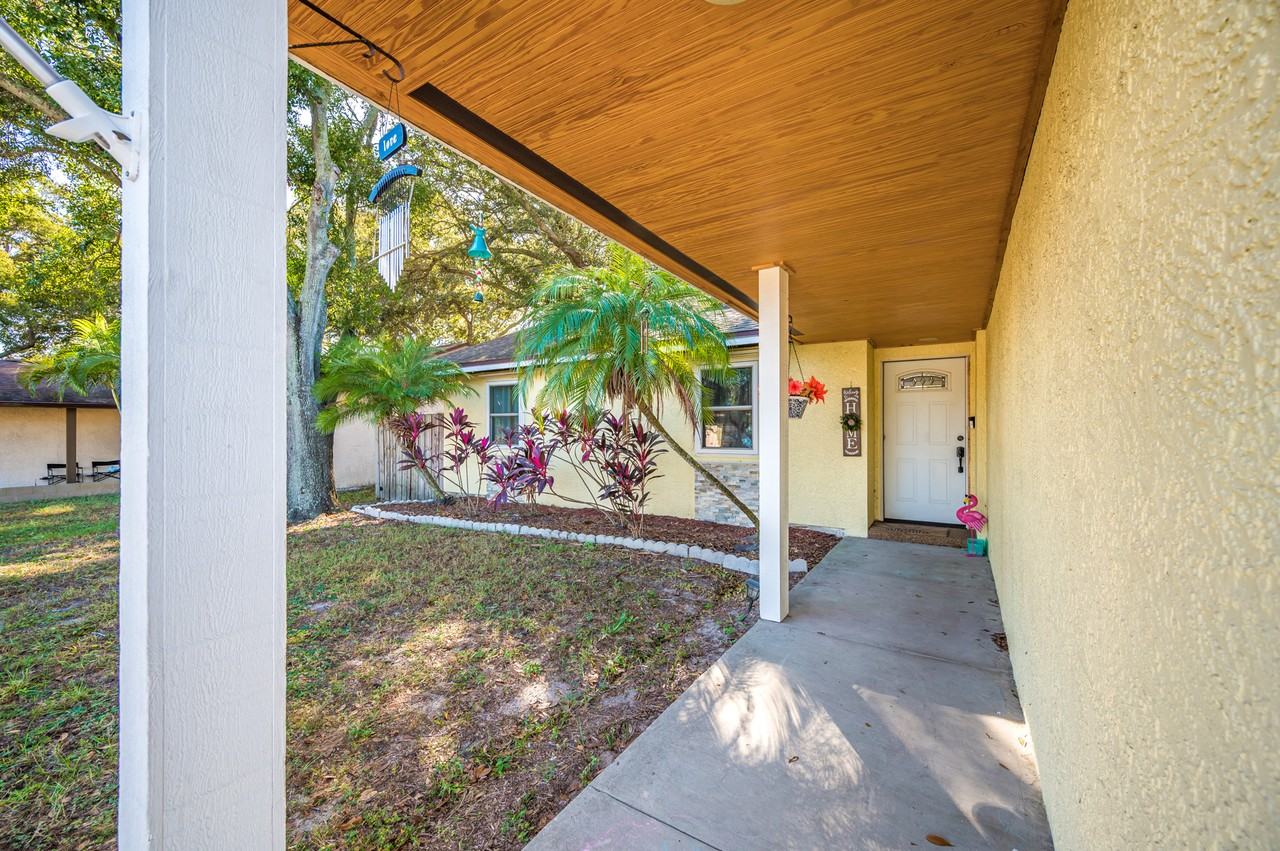 11414 Walsingham Rd - Photo 2 of 32