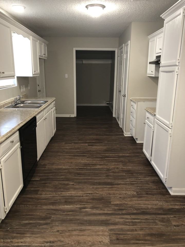 101 Smart St - Photo 3 of 11