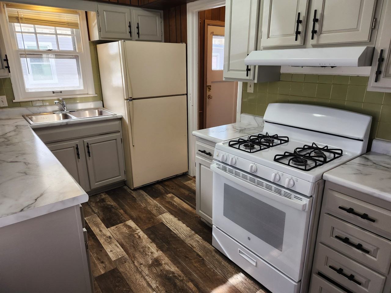 2543 S Saint Aubin St - Photo 3 of 11