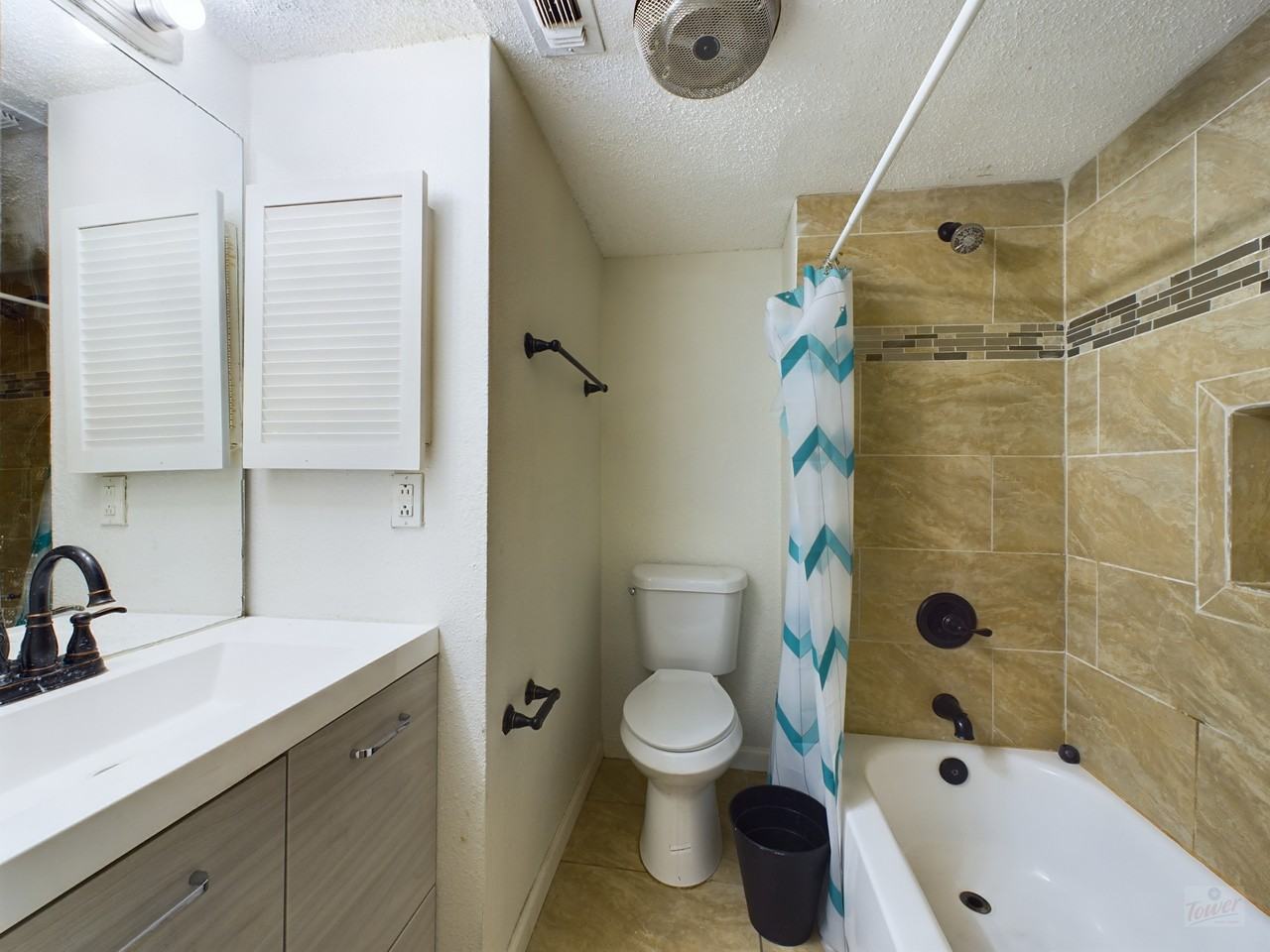 2401 Leon St #303 - Photo 7 of 31