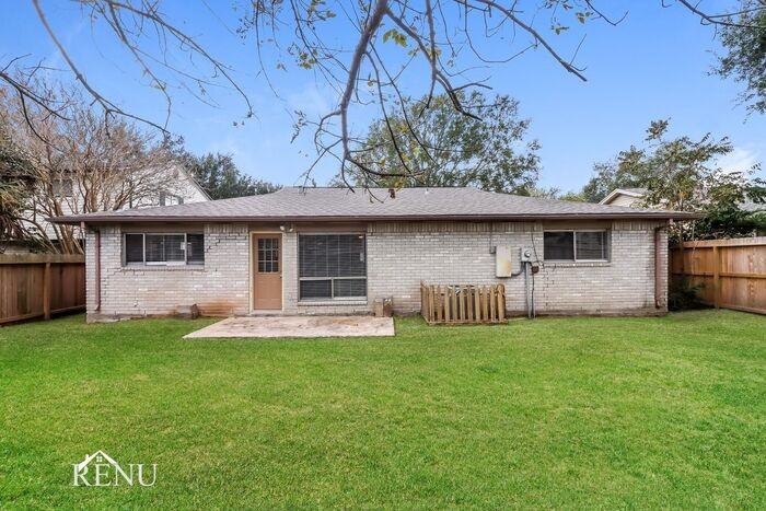 6210 Vinewood Ln - Photo 2 of 18