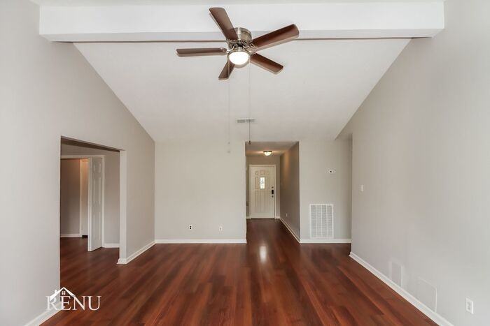 6210 Vinewood Ln - Photo 3 of 18