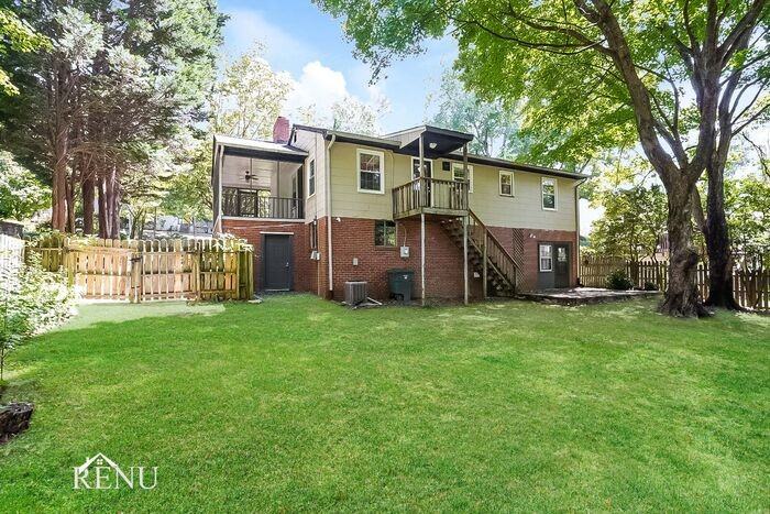 336 Lawndale Dr - Photo 3 of 20