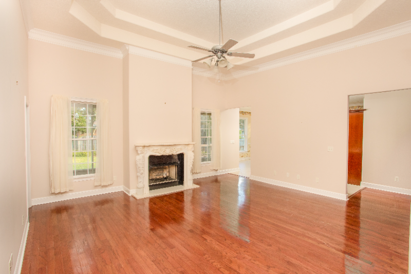 215 S Harrington Rd - Photo 2 of 20