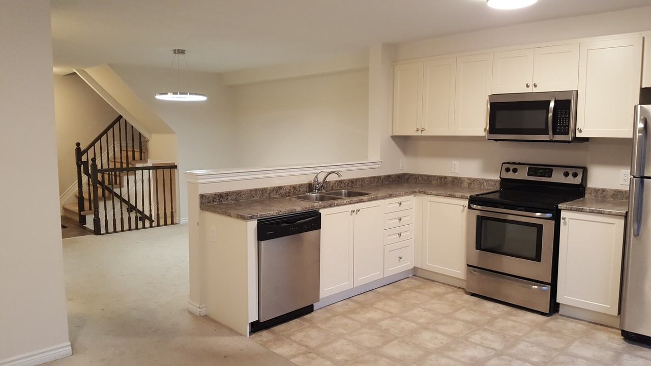 232 Par-La-Ville Circle - Photo 3 of 13