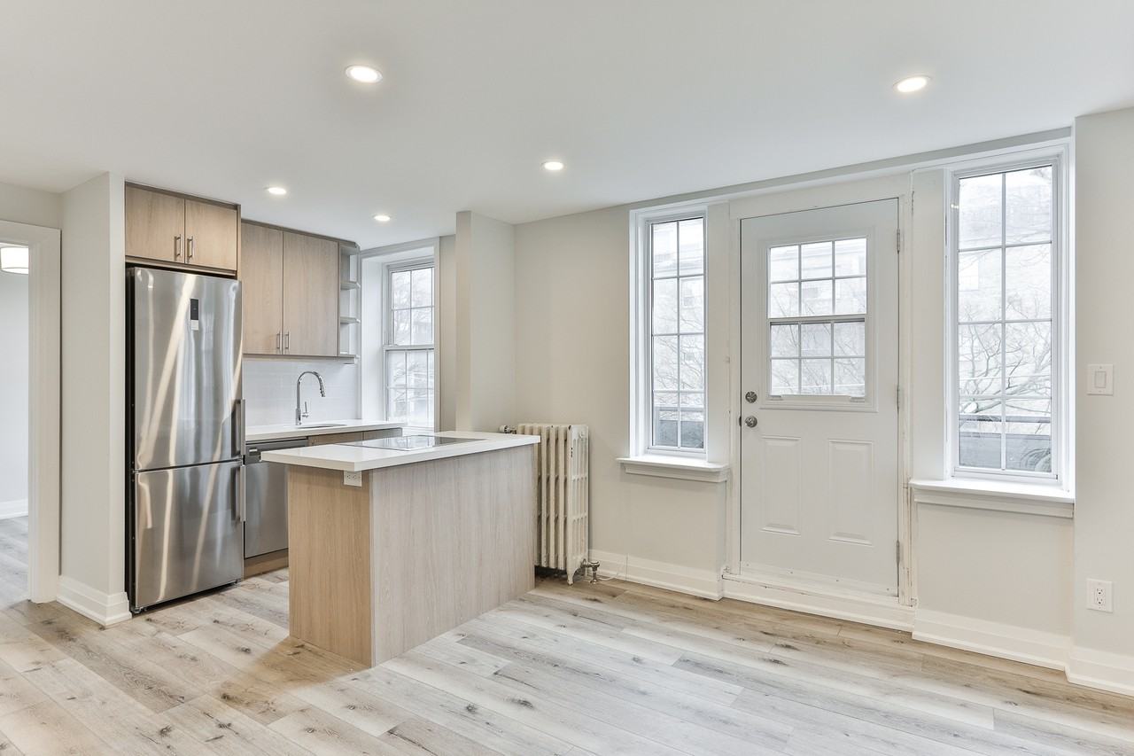 697 Eglinton Avenue West Apartments 697 Eglinton Ave W, Toronto, ON