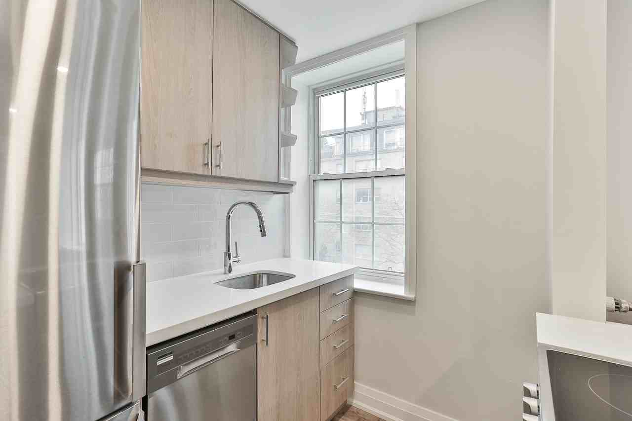 697 Eglinton Avenue West Apartments 697 Eglinton Ave W, Toronto, ON M5N 1C6 Zumper