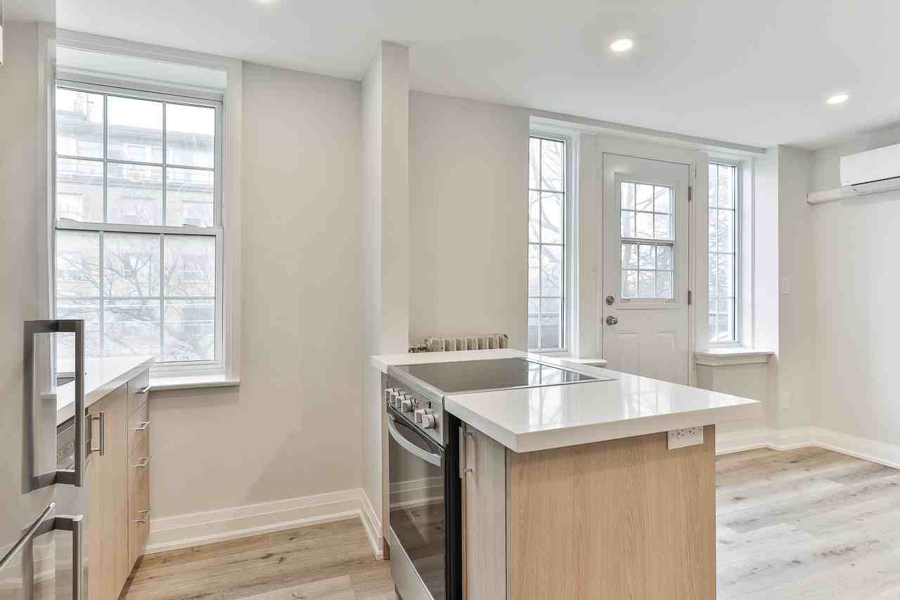 697 Eglinton Avenue West Apartments 697 Eglinton Ave W, Toronto, ON