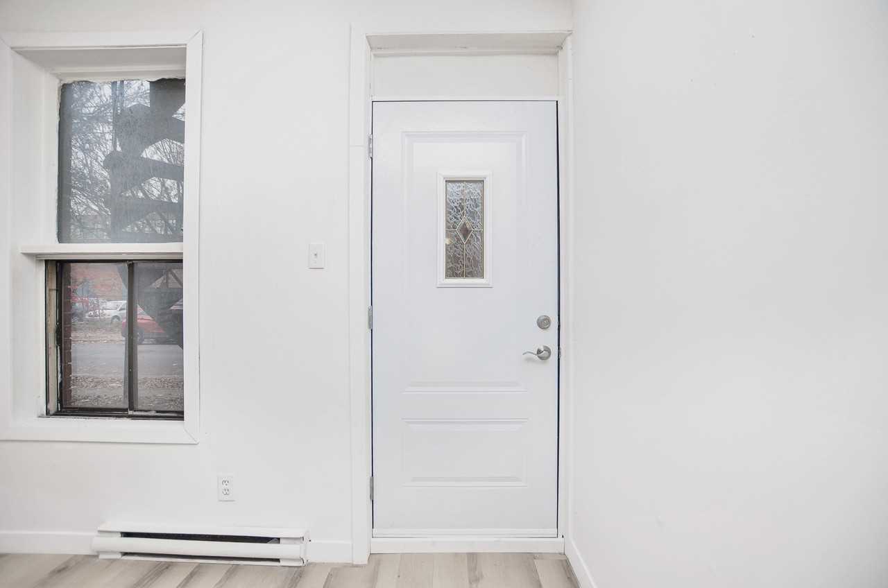 Avenue Charlemagne #2024 - Photo 3 of 10