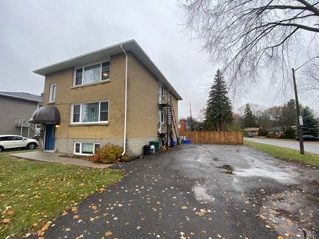 372 Yonge St #3 - Photo 2 of 11