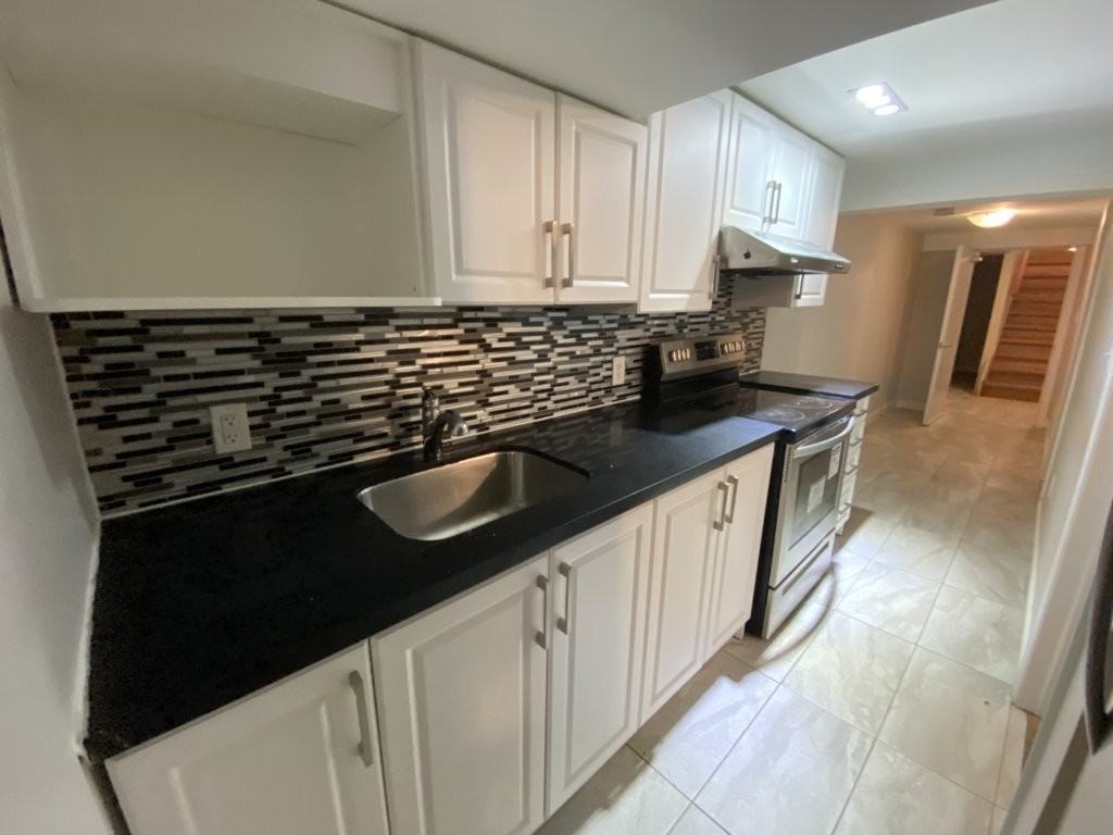 560 Bathurst St