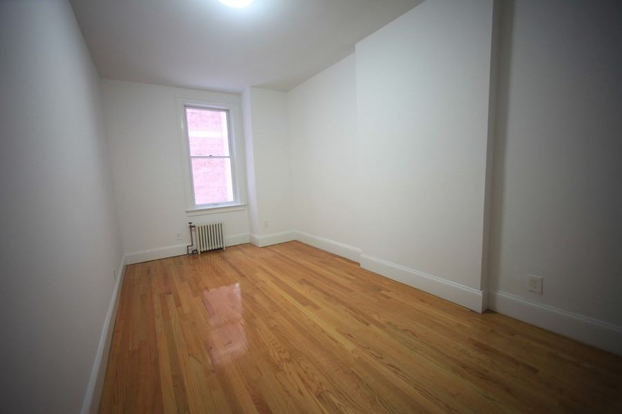 1504 8th Street #3R - Photo 3 of 7