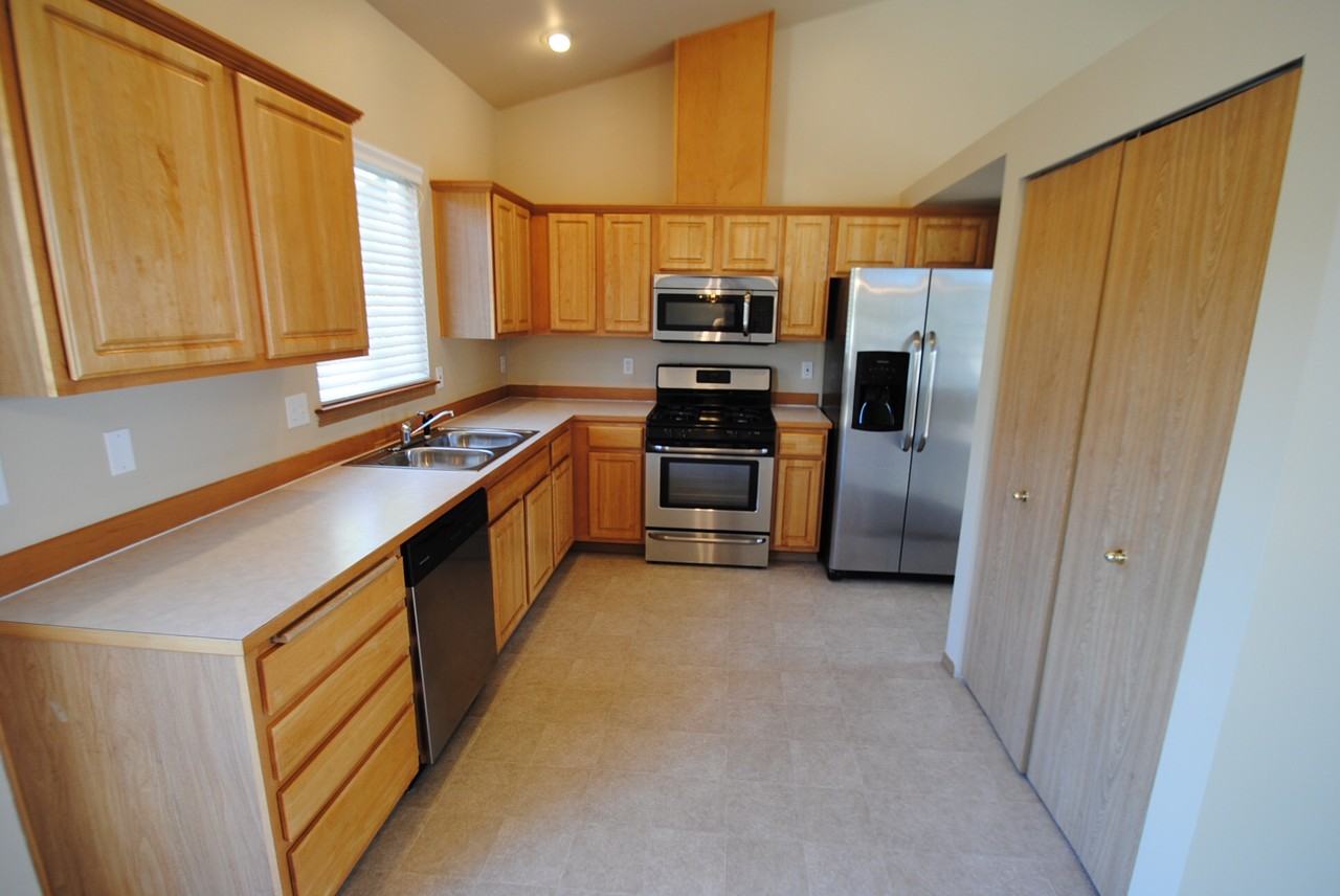 19023 Crown Ridge Blvd - Photo 3 of 10
