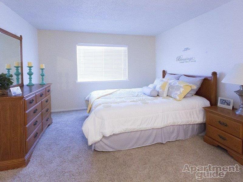 2800 Willow Ave - Photo 3 of 10