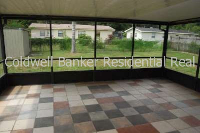 1616 Columbia St - Photo 2 of 9