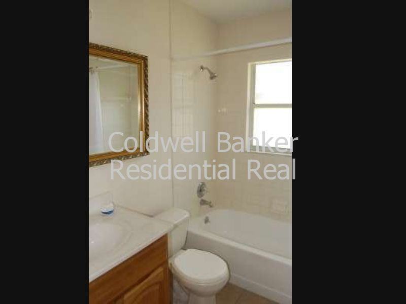 1616 Columbia St - Photo 3 of 9