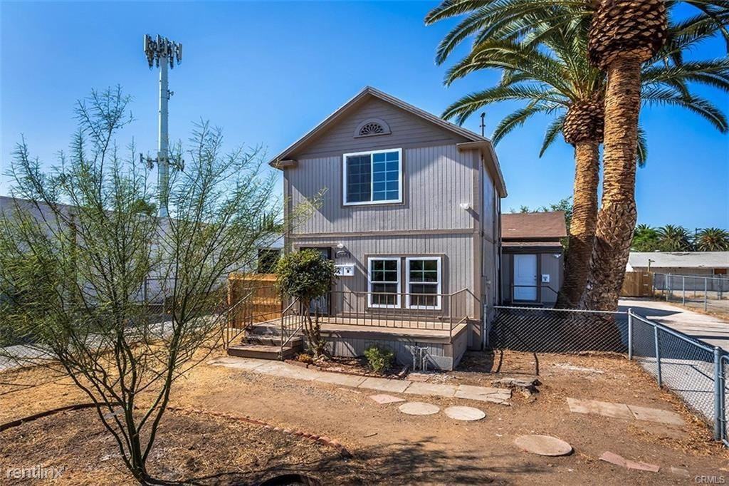 3644 Van Buren Blvd - Photo 2 of 9