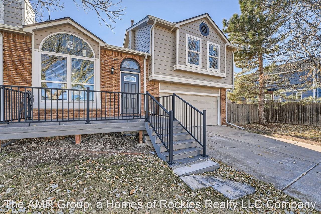 5701 Wagonwheel Trl - Photo 2 of 28