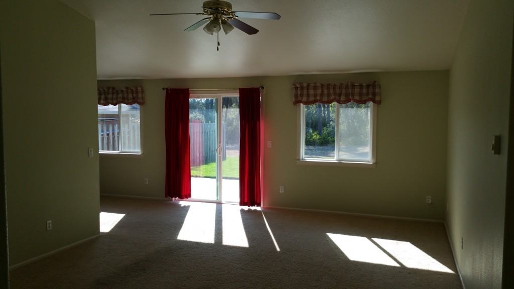 3555 Oak St - Photo 2 of 8