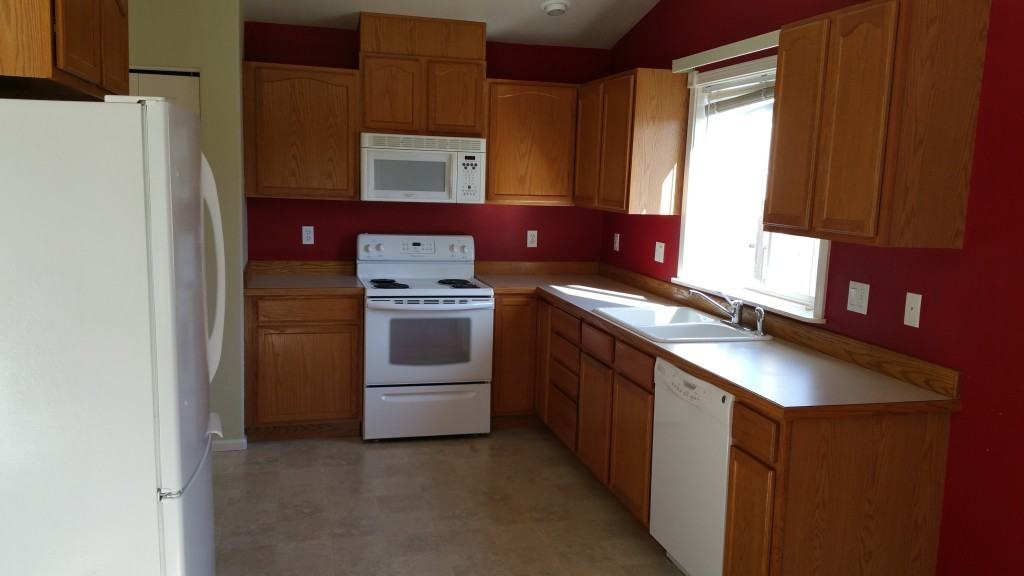 3555 Oak St - Photo 3 of 8