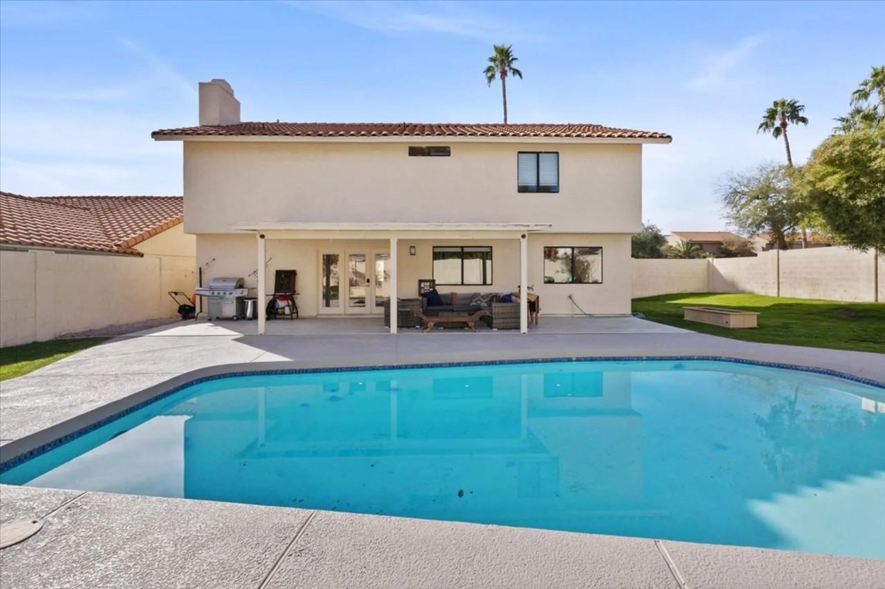 1745 N La Rosa Dr - Photo 2 of 33