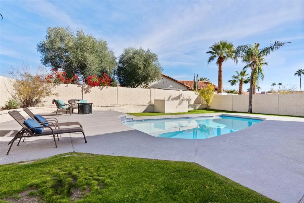 1745 N La Rosa Dr - Photo 3 of 33