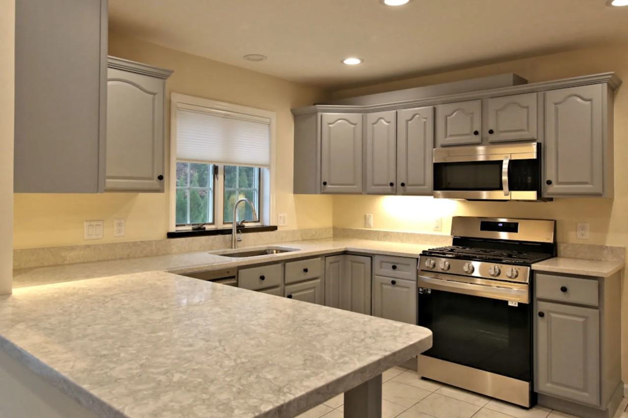 300 Jefferson Ave - Photo 2 of 10