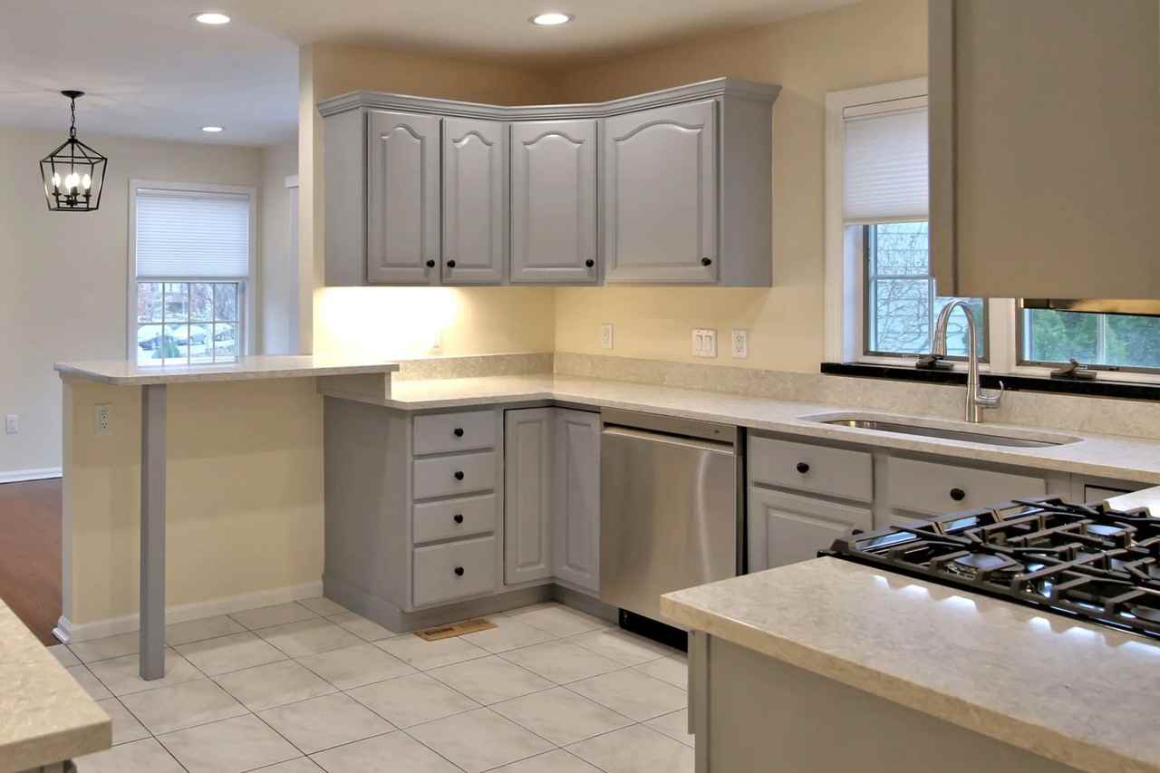 300 Jefferson Ave - Photo 3 of 10