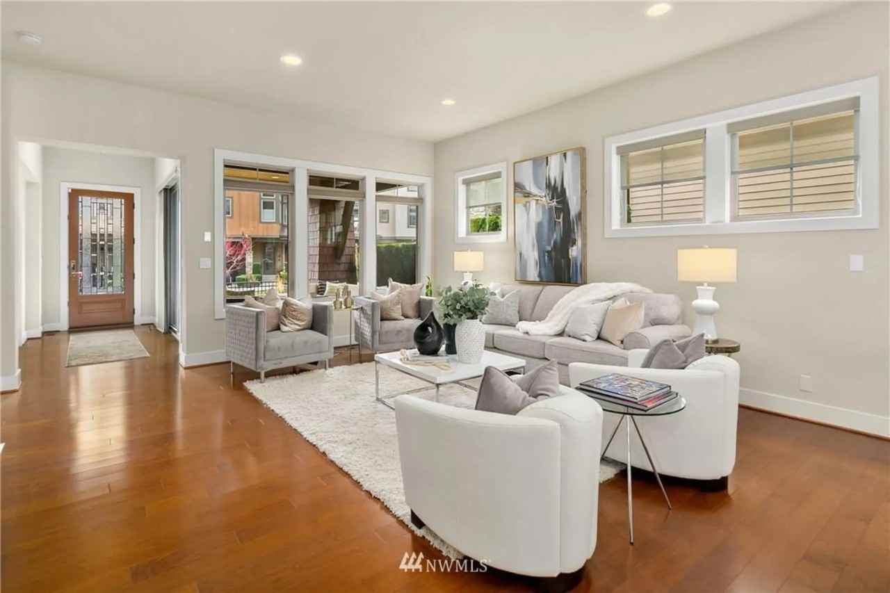 1036 N 42nd Pl - Photo 3 of 40